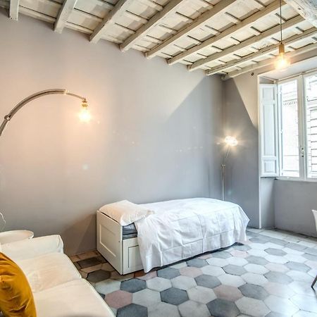 Stylish And Spacious Apartment Next To The Colosseum Roma Exterior foto